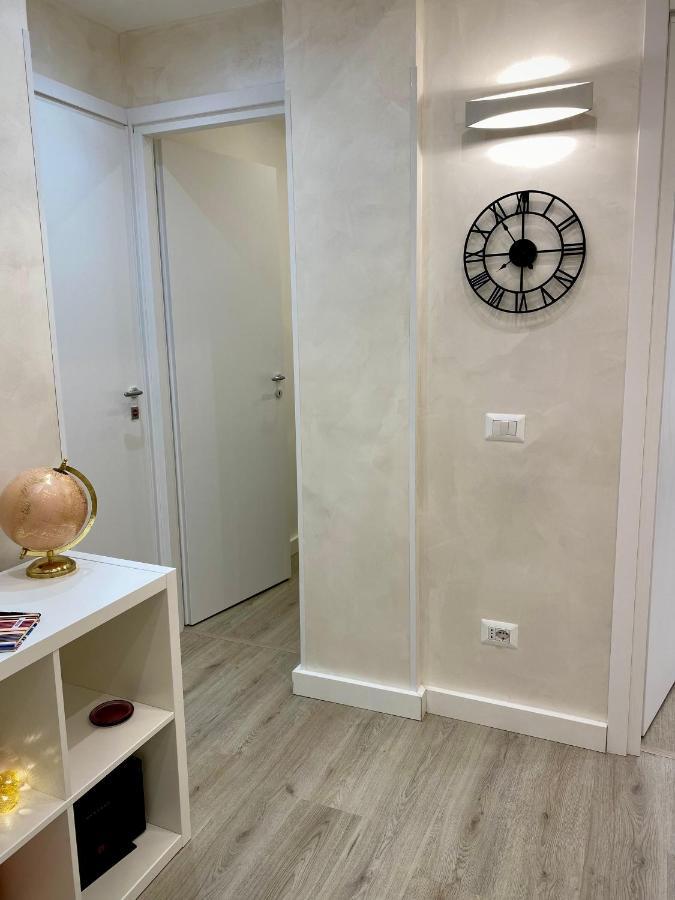 Close To The Coloseum, 2 Minutes Walk From Metro A Apartamento Roma