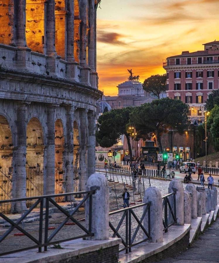 Close To The Coloseum, 2 Minutes Walk From Metro A Apartamento Roma