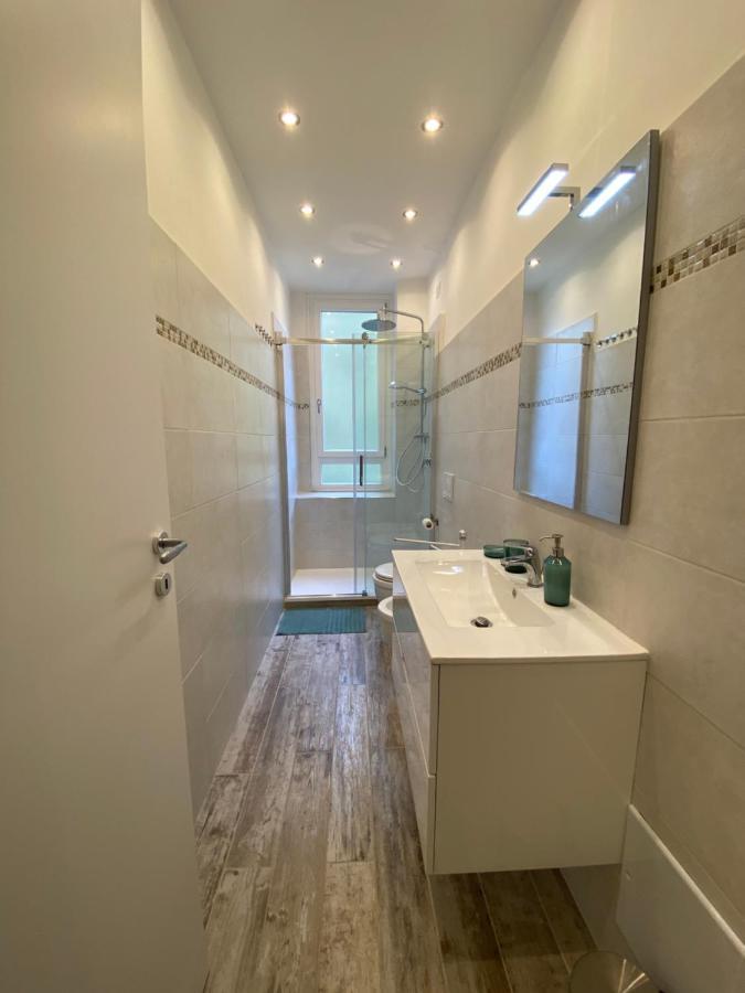 Close To The Coloseum, 2 Minutes Walk From Metro A * Roma