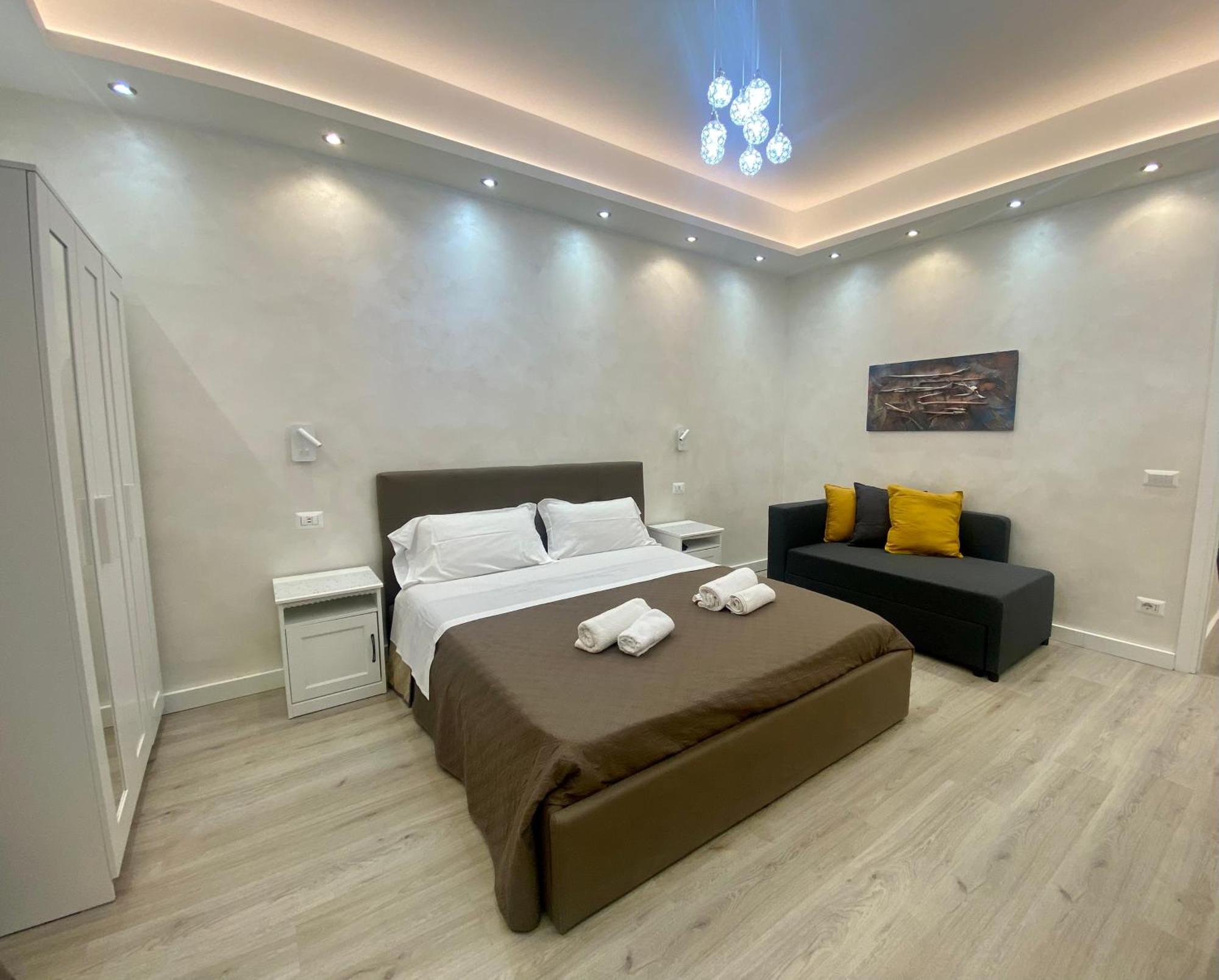Close To The Coloseum, 2 Minutes Walk From Metro A * Roma
